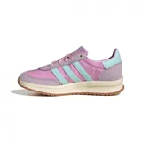 Championes Adidas Run 70s 2.0 de mujer, color lila con detalles en celeste y suela color crema.