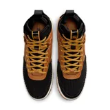 Championes de caña alta Nike Lunar Force 1 Duckboot, color marrón chocolate con detalles en negro y cordones amarillos.
