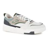 Championes urbanos color blanco, gris y verde, con suela gruesa y cordones blancos.