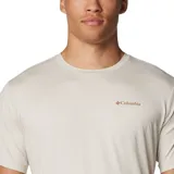 Remera gris de manga corta con logo de Columbia en el pecho.