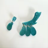 Trepadora asimétrica de acero quirúrgico con diseño en color aqua, parte superior a presión.