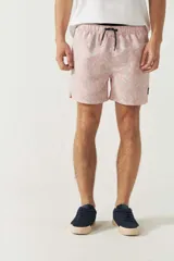 Short de baño estampado para hombre, con cintura elástica y cordón, diseño colorido y ligero, con bolsillos laterales y trasero.
