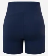 Bermuda deportiva azul marino con dos líneas verticales blancas en los laterales.