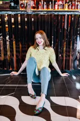 Ballerinas con tejido de relieve en zigzag en tonos rojo, amarillo, rosa, morado y celeste con ribete en contraste. Con plantilla intercambiable de lana y piel.