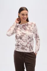 Sweater de manga larga con cuello redondo y estampado animal print abstracto en tonos blanco y marrón/malva.