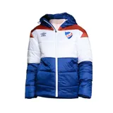 Campera puffer con capucha del Club Nacional de Football, con diseño a bloques de color azul, blanco y rojo. Incluye logo de Umbro y escudo del club.