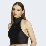 Top negro de Adidas con cuello alto y espalda descubierta.