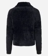 Cárdigan negro de punto peludito con cuello alto y cierre frontal con cremallera.