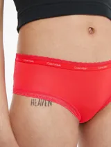 Bombacha hipster roja Calvin Klein con cintura elástica con logo de la marca y ribete de encaje.