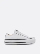 Zapatillas Converse Chuck Taylor All Star Lift Clean Low Top blancas de cuero, con plataforma y detalles en negro.