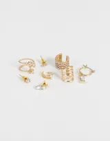 Set de nueve aros dorados con strass, incluye aros pasantes, argolla y earcuff.