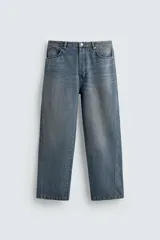 Pantalón de jean azul de corte amplio, con efecto encerado y lavado.