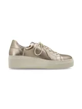 Sneaker Adelaida de cuero graneado color verde oliva, con cordones de algodón y suela elevada color crema.