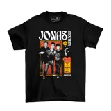 Remera negra con estampado de los Jonas Brothers y el texto "JONAS BROTHERS" en color blanco.