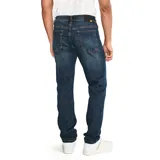 Pantalón de jeans de calce slim, color azul oscuro. Confeccionado con algodón y poliéster reciclado con spandex. Diseño de cinco bolsillos y logo CAT en la parte trasera.