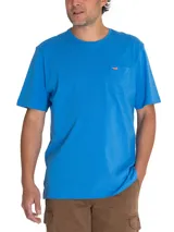 Remera celeste de algodón orgánico, corte regular fit, con cuello redondo y bolsillo en el pecho con logo bordado de la marca.