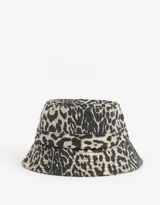 Piluso de denim con estampado animal print en tonos beige y negro.