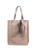 Bolso tipo tote bag color rosa metalizado, con doble asa de hombro y bolsillo lateral.