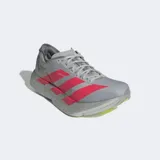 Championes Adidas Adizero Adios Pro 4, color gris con detalles en fucsia y suela plateada. Diseñados para corredores de alto rendimiento, con varillas de carbono ENERGYRODS 2.0 y tecnología de espuma LIGHTSTRIKE PRO.