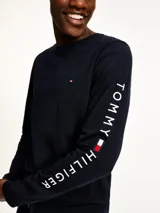 Remera de manga larga Tommy Hilfiger azul marino de corte slim fit, con cuello redondo y logo bordado en el pecho.