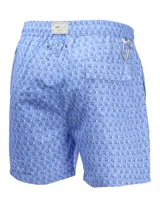 Short de baño celeste con estampado de ballenas en azul y gris. Tiene cintura elástica con cordón ajustable y bolsillos laterales.