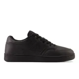 Championes New Balance 480, color negro, inspirados en el calzado de baloncesto clásico.