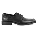 Zapato de vestir negro con cordones y suela plana.