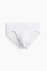 Pack de tres calzoncillos slip blancos de punto con cintura elástica y parte delantera forrada. Confeccionados con tecnología Lycra Xtra Life.