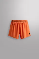 Shorts deportivos color naranja de tejido técnico ligero y elástico, con forro interior, cintura elástica ajustable con cordón, bolsillo trasero con cierre y logo estampado en la pierna. Zara Athleticz.