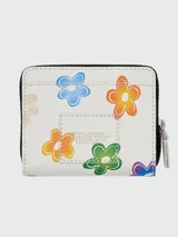 Billetera compacta Marc Jacobs modelo The Wild Daisy Mini Compact, de cuero blanco con estampado de flores de colores. Incluye cierre con cremallera, múltiples ranuras para tarjetas y logo de la marca en el frente.