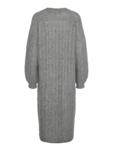 Vestido midi gris de punto con cuello redondo, mangas largas raglán y puños acanalados.