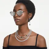 Collar Matrix Tennis de Swarovski, con piedras redondas transparentes y piedras rectangulares de color verde oscuro, con engaste bañado en rodio.