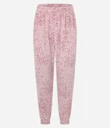 Conjunto de pijama largo de fleece, compuesto por una blusa lisa de manga larga y cuello redondo, y un pantalón con cintura elástica y estampado animal print de leopardo.