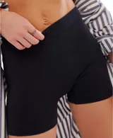 Short de algodón en color gris, diseñado para brindar comodidad y libertad de movimiento.