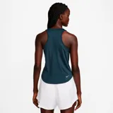 Musculosa de running Nike Fast Dri-Fit Tanike, color azul petróleo, con espalda deportiva y logo reflectivo en el pecho.