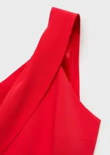 Vestido midi azul eléctrico de fiesta, con escote asimétrico y manga larga con abertura lateral.