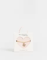Cadena corta dorada con dije de la letra A cubierto de strass.