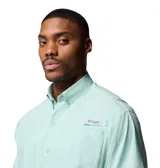 Camisa de manga corta Columbia Tamiami II para hombre, color verde agua. Confeccionada en tejido ripstop con tecnología Omni-Wick de secado rápido y protección solar Omni-Shade UPF 40. Cuenta con dos bolsillos frontales con cierre de velcro y soporte para caña de pescar.