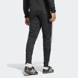 Pantalón de jogging negro Adidas Tiro 25 Essentials con tres rayas blancas en los laterales, corte ajustado y bolsillos con cierre.
