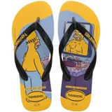 Ojotas Havaianas amarillas con estampado de Homero Simpson en el baño.