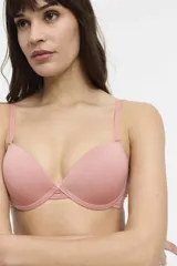 Soutien color pimentón con push up, de microfibra sin costuras, con aro, breteles regulables y broche doble con tres medidas en la espalda.