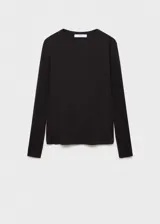 Camiseta negra de manga larga con cuello redondo y corte ajustado.