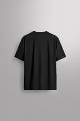 Camiseta deportiva color verde lima de tejido técnico ligero y elástico, con cuello redondo, manga corta y costuras termofijadas.