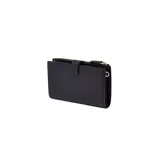 Cartera de pulsera Marc Jacobs de cuero negro con logo dorado, cierre superior con cremallera, compartimentos para efectivo, ranuras para tarjetas, bolsillos abiertos y correa de muñeca extraíble.