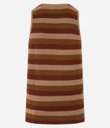 Musculosa de hombre confeccionada en ganchillo con rayas horizontales en tonos marrón y beige.