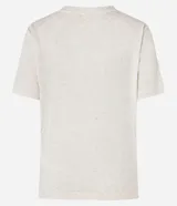 Remera de malla color crudo con estampa de un jarrón con flores, cuello redondo y mangas cortas.