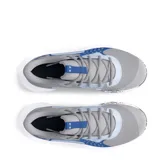 Championes de básquet Under Armour UA Jet 23, color negro con detalles dorados y suela blanca.
