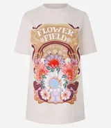 Remera color crema de algodón con estampa floral, cuello redondo y manga corta.