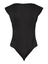 Body negro con escote barco y mangas cortas tipo cap sleeve.