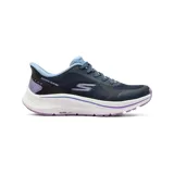 Championes deportivos Skechers Hands Free Slip-ins: GO RUN Consistent 2.0 - Captiva, color azul marino con detalles en celeste y lila. Capellada de malla atlética con cordones elásticos, plantilla Skechers Air-Cooled Memory Foam y tecnología M-Strike. Diseño slip-on con Heel Pillow.